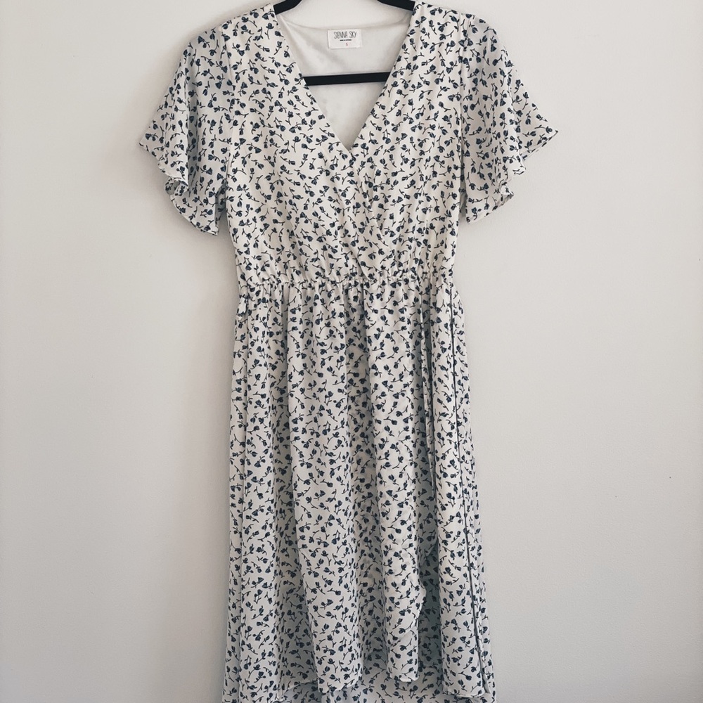 SIENNA SKY White dress with blue flowers